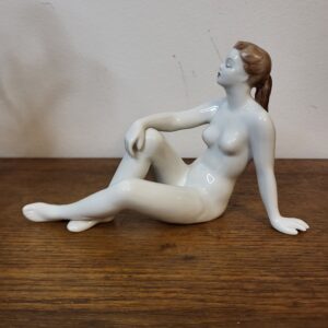 Náhľad Porcelánová figúrka: Ležiaci akt ženy
