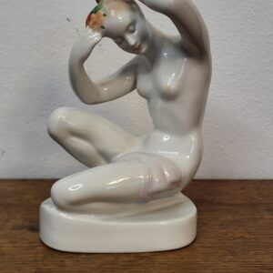 Náhľad Porcelánová figúrka: Kľačiaci akt ženy – Aquincum Budapest