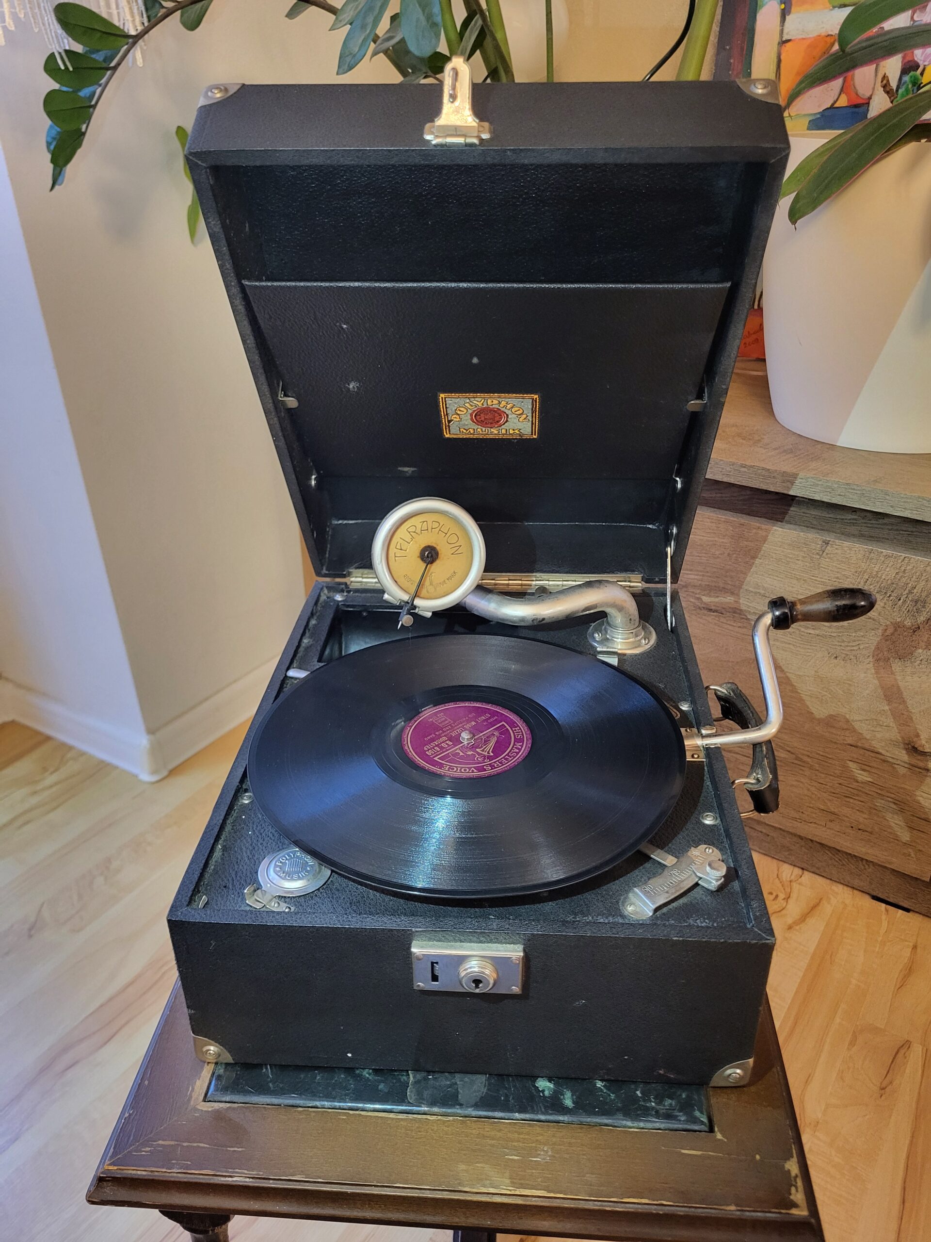 Starožitný kufríkový Gramofón "His Master's Voice" (HMV) – Obrázok 3