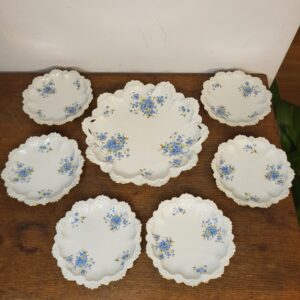Náhľad Starožitná súprava porcelánových tanierov s motívom nezábudiek, zlaté lemovanie.