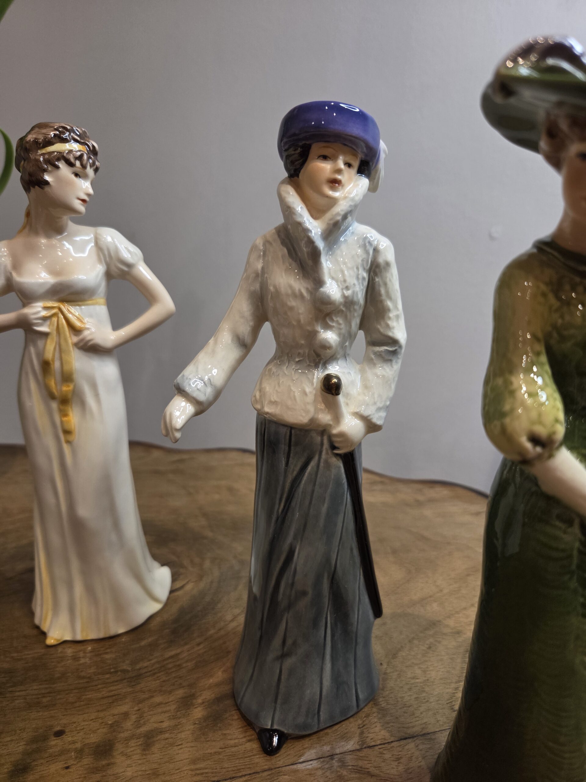 Exkluzívna zberateľská kolekcia (časť) : Goebel Fashions on Parade – Obrázok 3