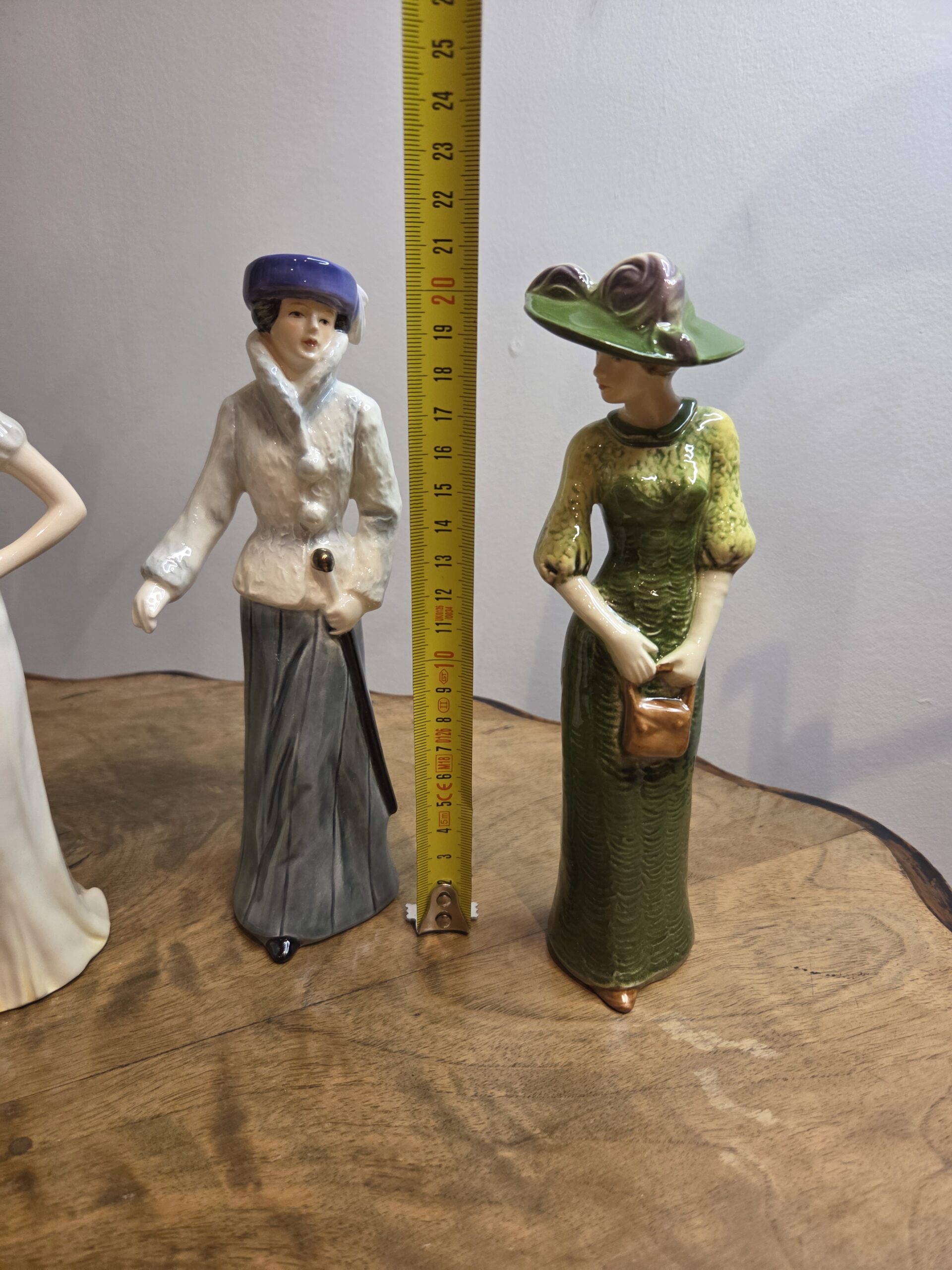 Exkluzívna zberateľská kolekcia (časť) : Goebel Fashions on Parade – Obrázok 11