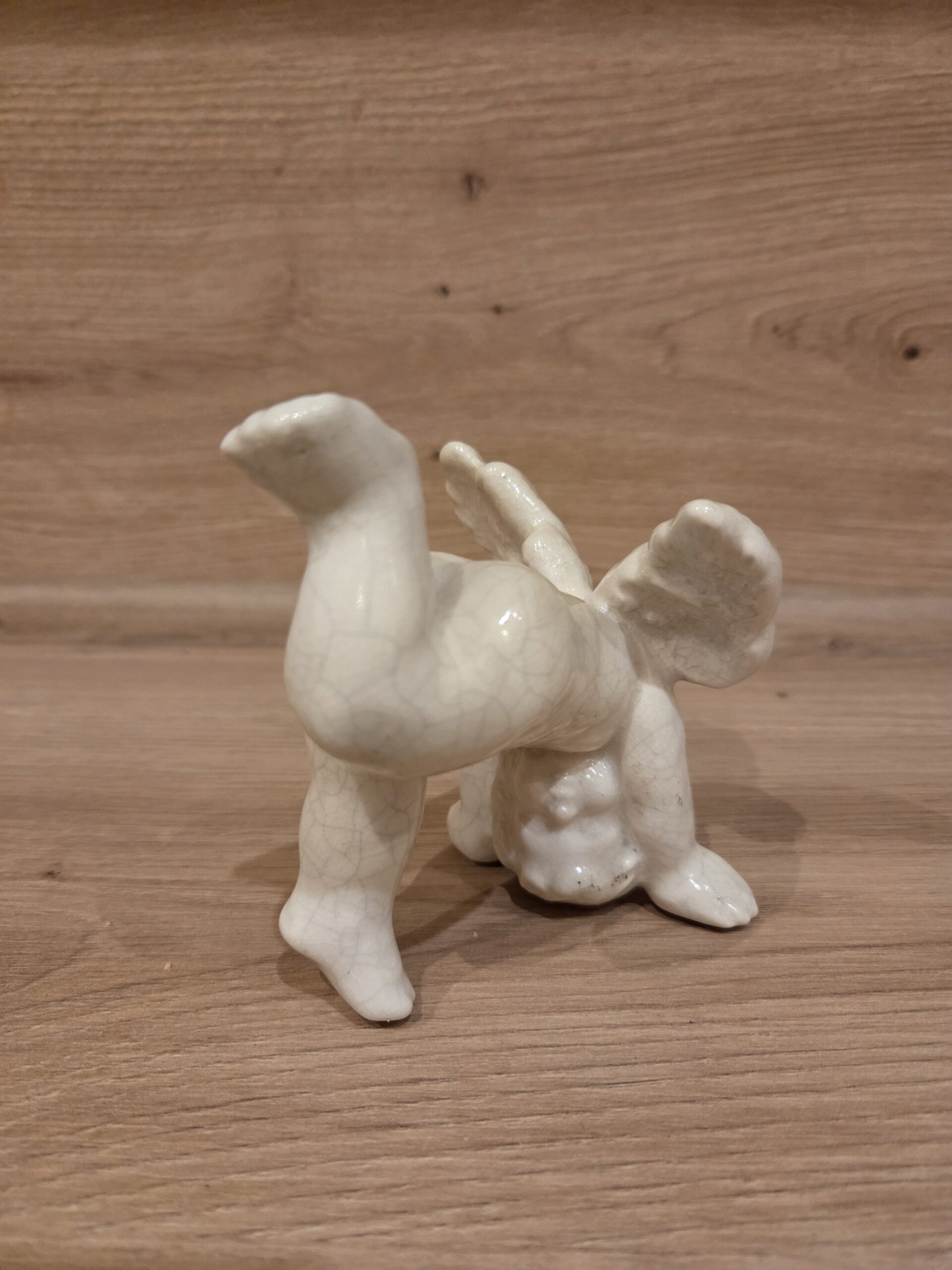 Keramická soška anjela (Putto): Hravý dotyk neba – Obrázok 5