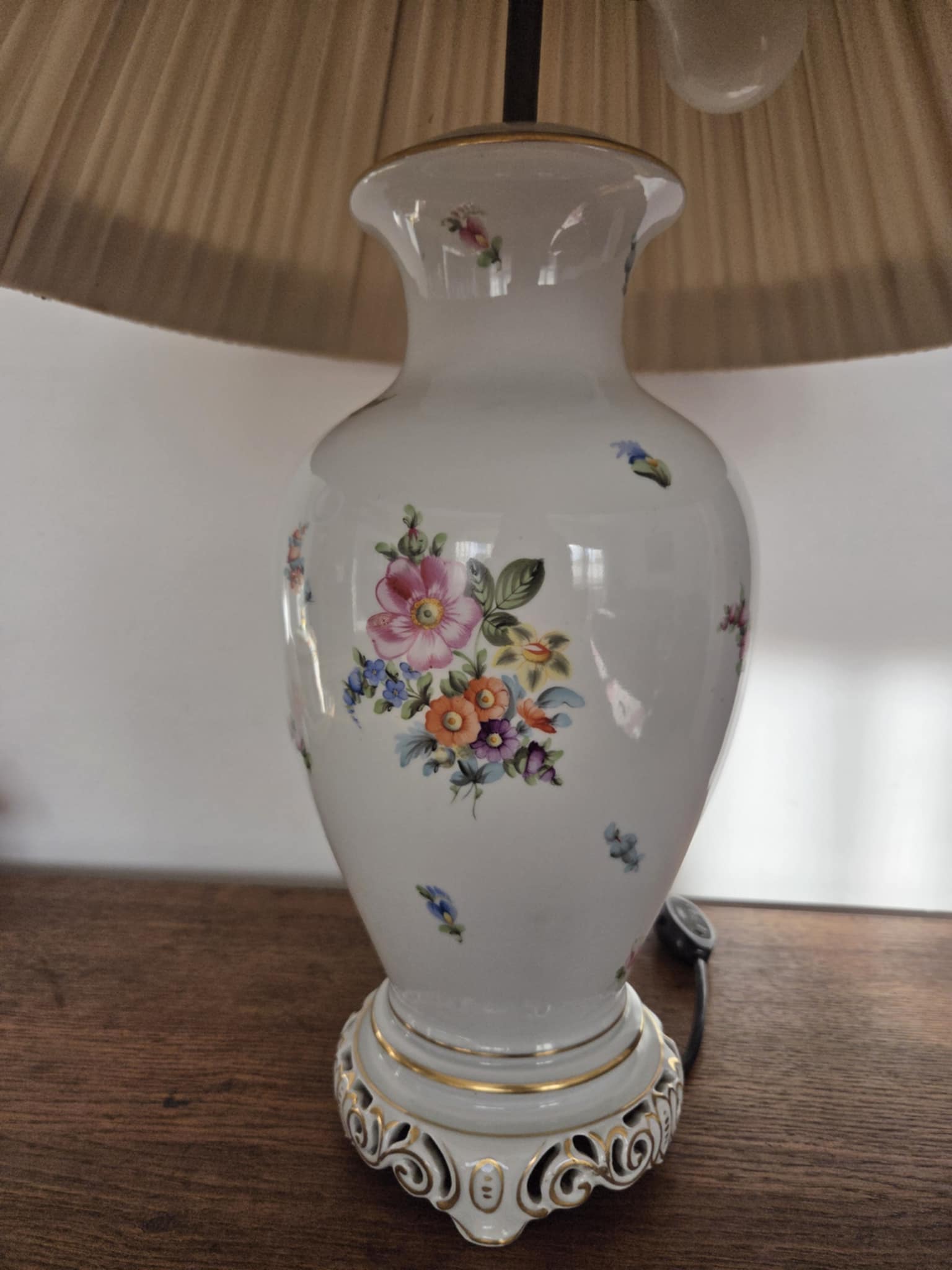 Porcelánová stolová lampa so značkou Herend – Obrázok 5