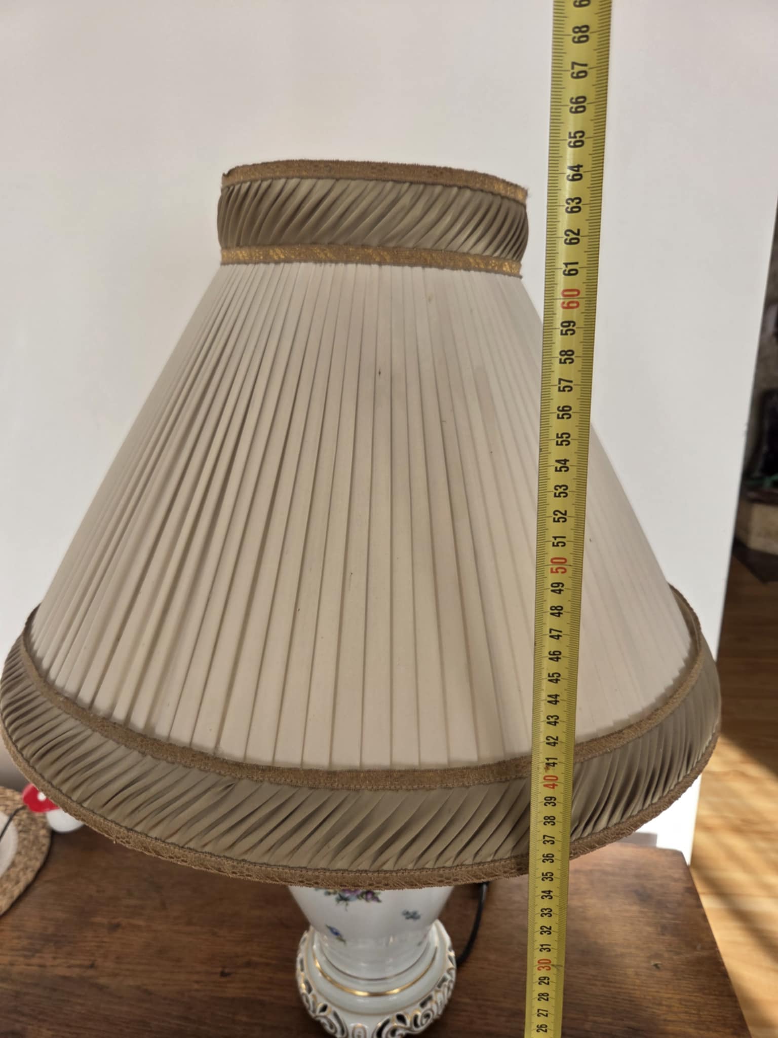 Porcelánová stolová lampa so značkou Herend – Obrázok 9