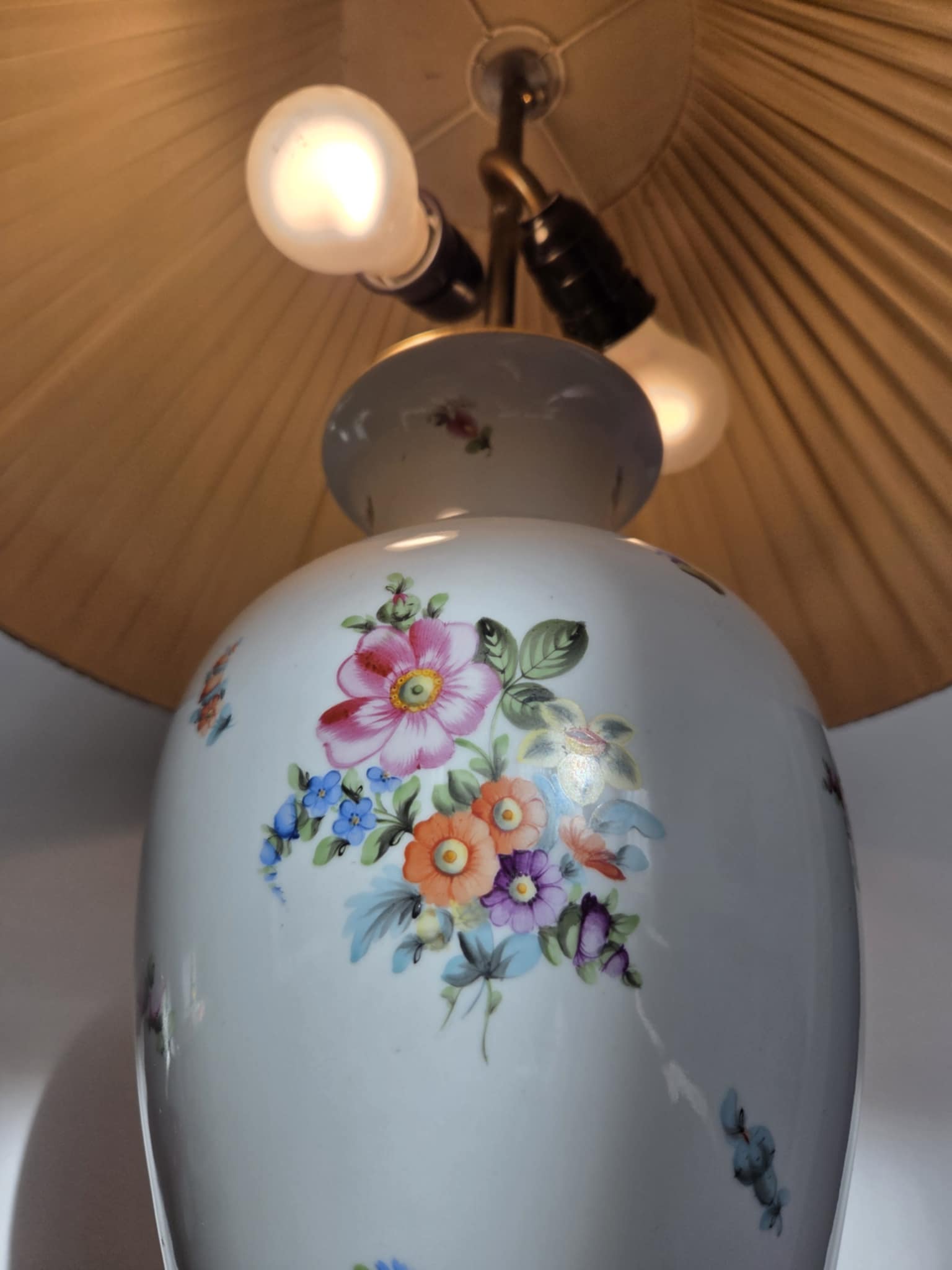 Porcelánová stolová lampa so značkou Herend – Obrázok 2