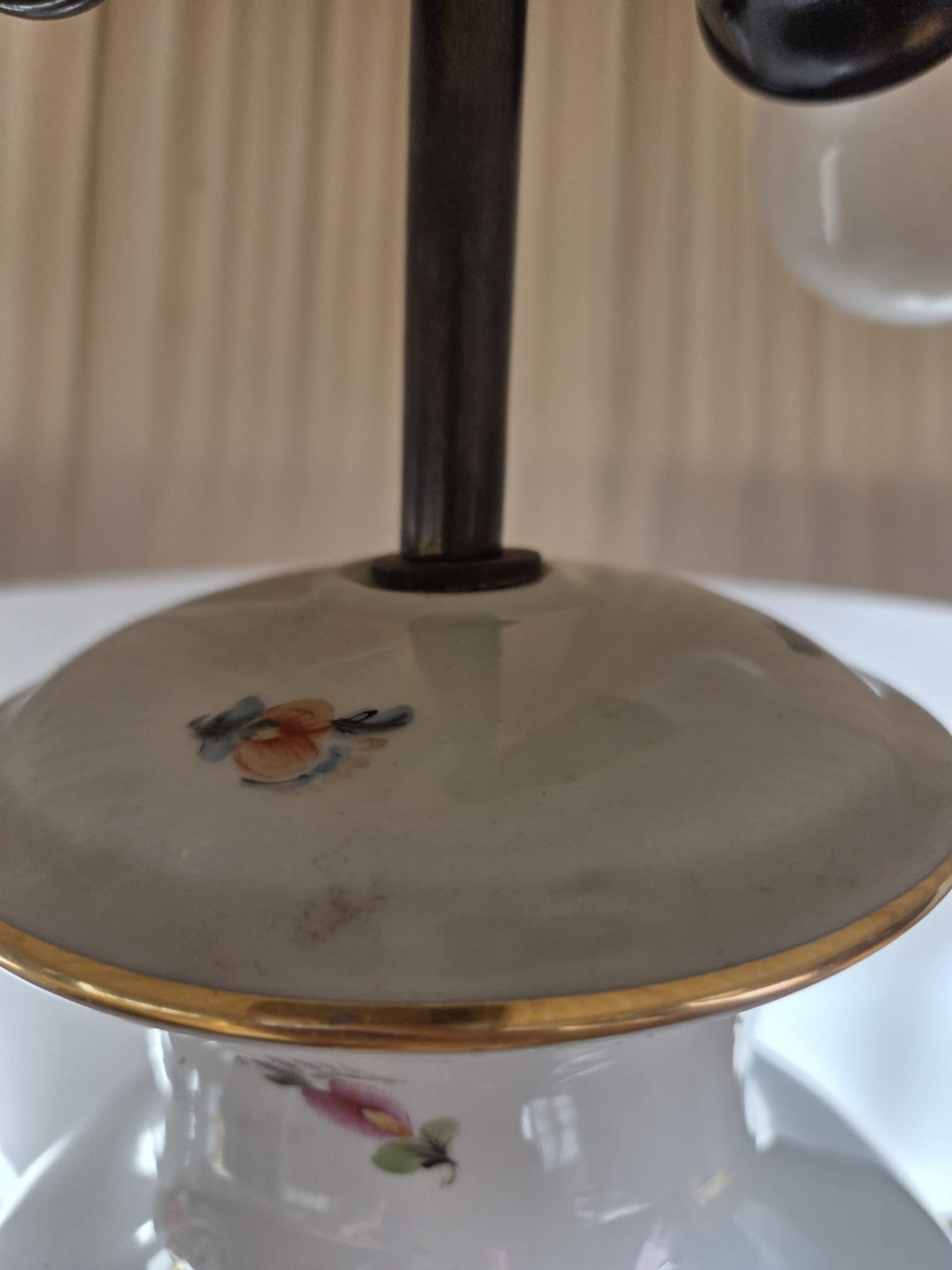 Porcelánová stolová lampa so značkou Herend – Obrázok 6