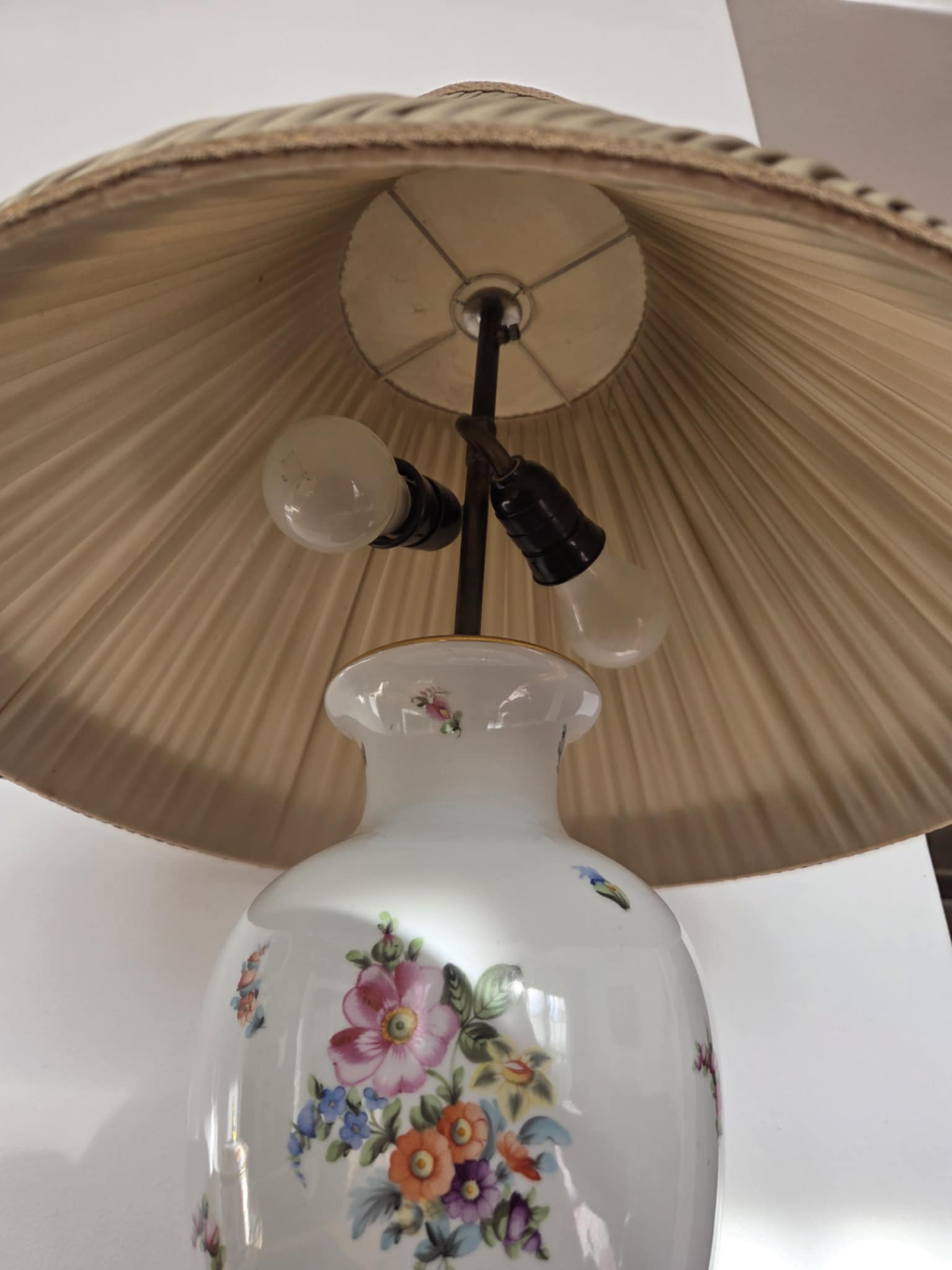 Porcelánová stolová lampa so značkou Herend – Obrázok 7