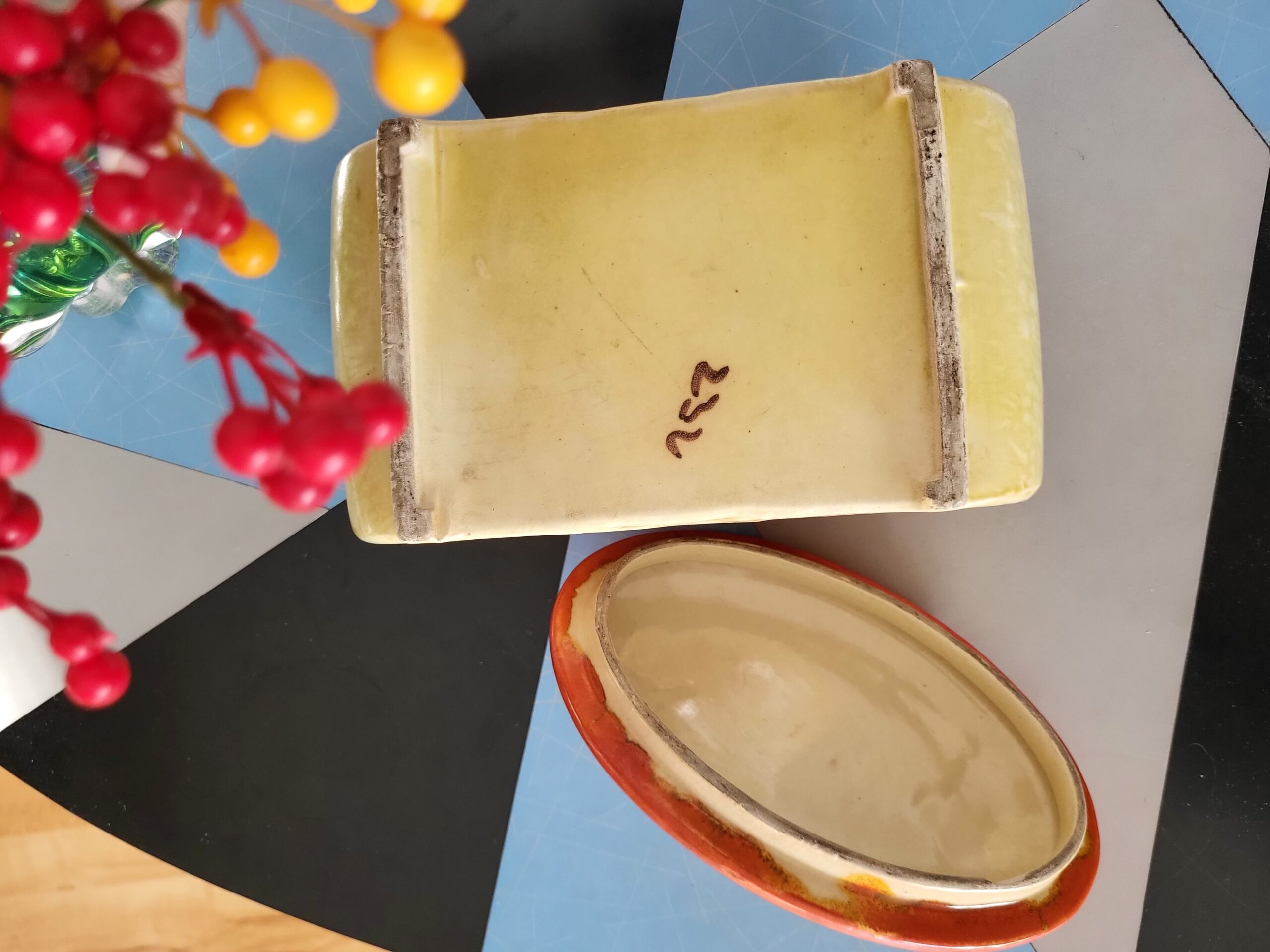Zberateľská keramická dóza v štýle ART DECO (cca 20.-40. roky) – Obrázok 4
