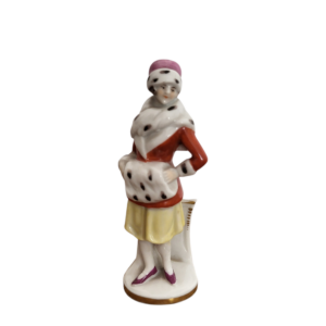 Starožitná porcelánová soška – Dáma v zimnom odeve (Art Deco)