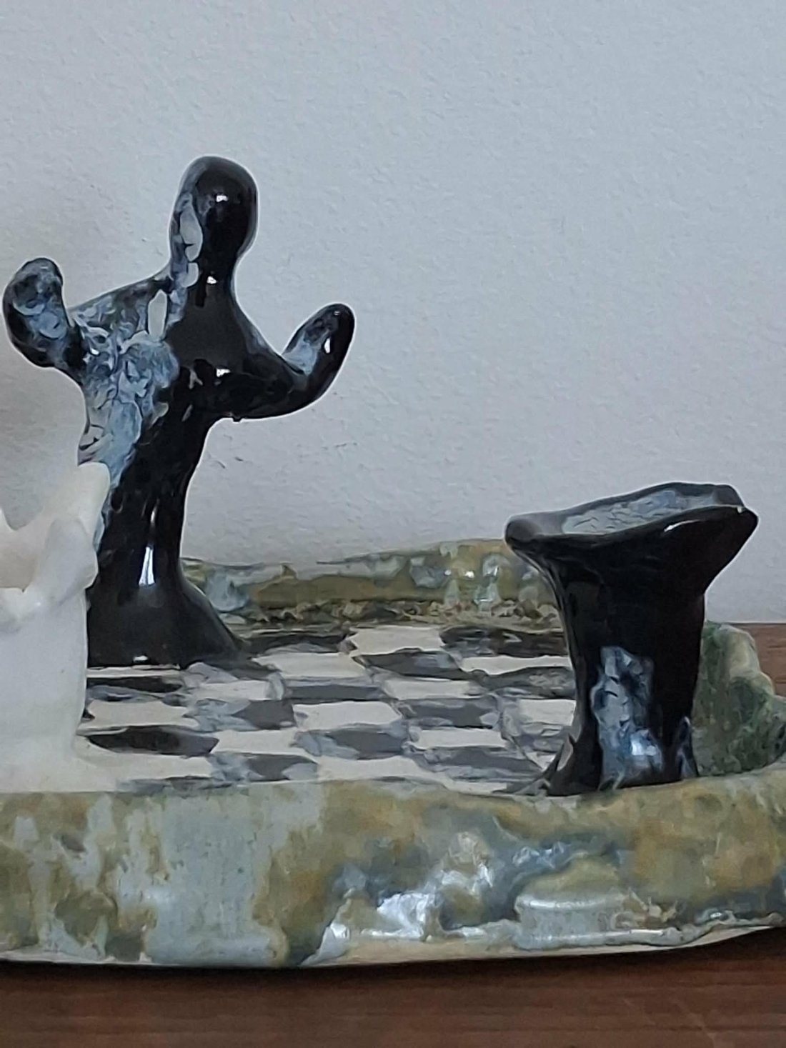 Autorská keramická dekorácia „Surrealistický šach“ (KER21) – Obrázok 4