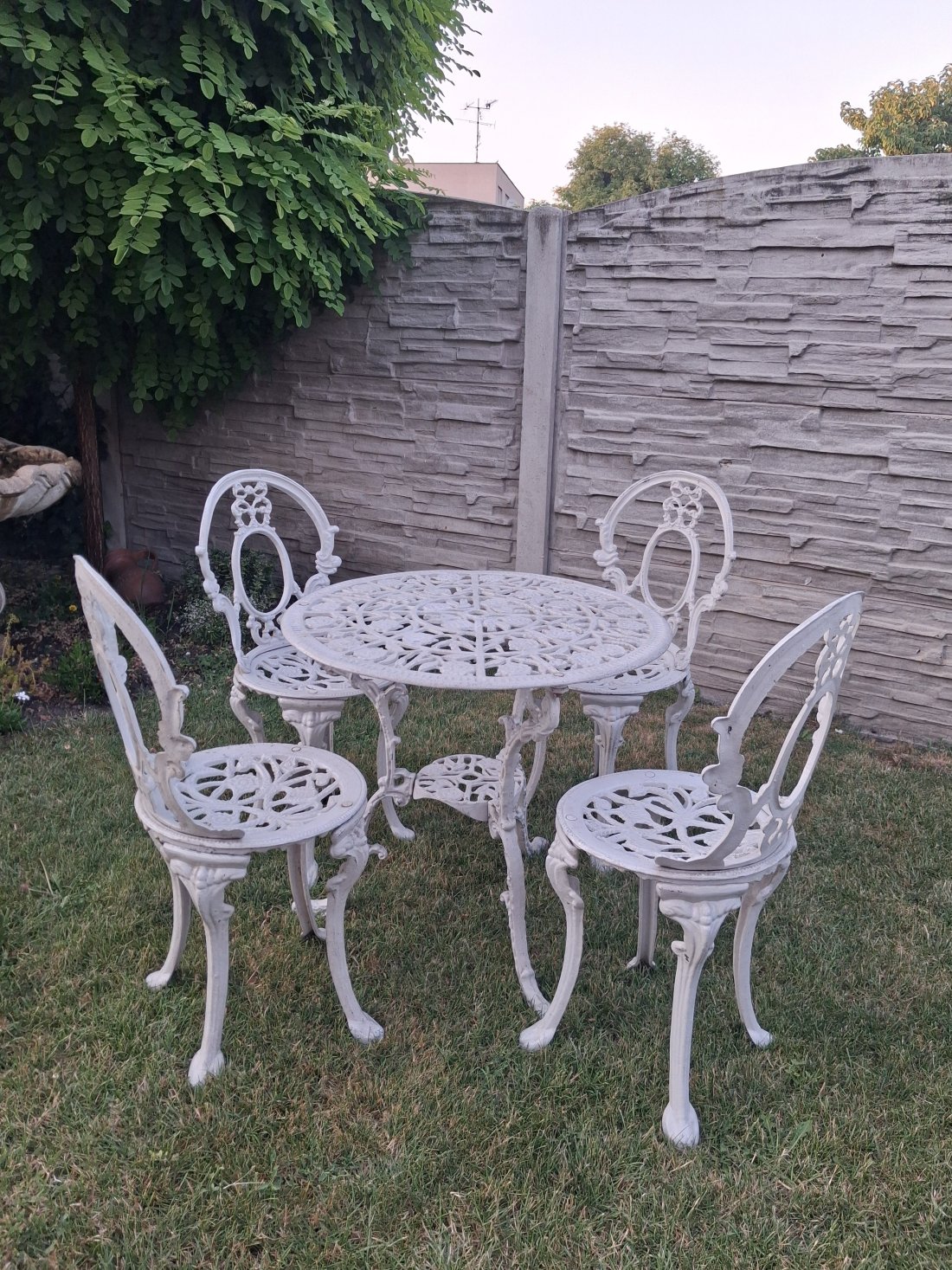 Záhradný set z liateho hliníka – Elegancia, ktorá nezhrdzavie (N82) – Obrázok 5