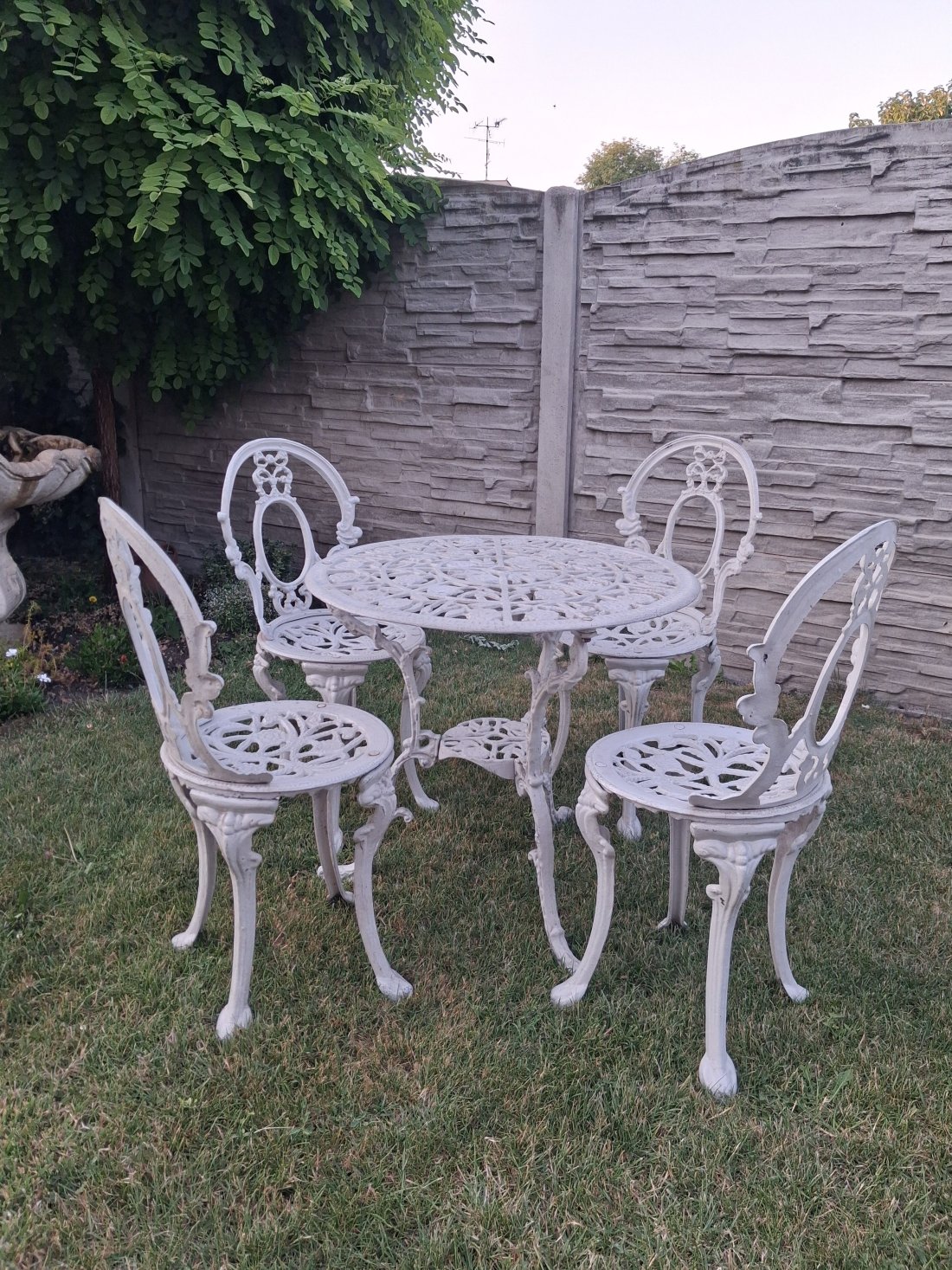 Záhradný set z liateho hliníka – Elegancia, ktorá nezhrdzavie (N82) – Obrázok 4