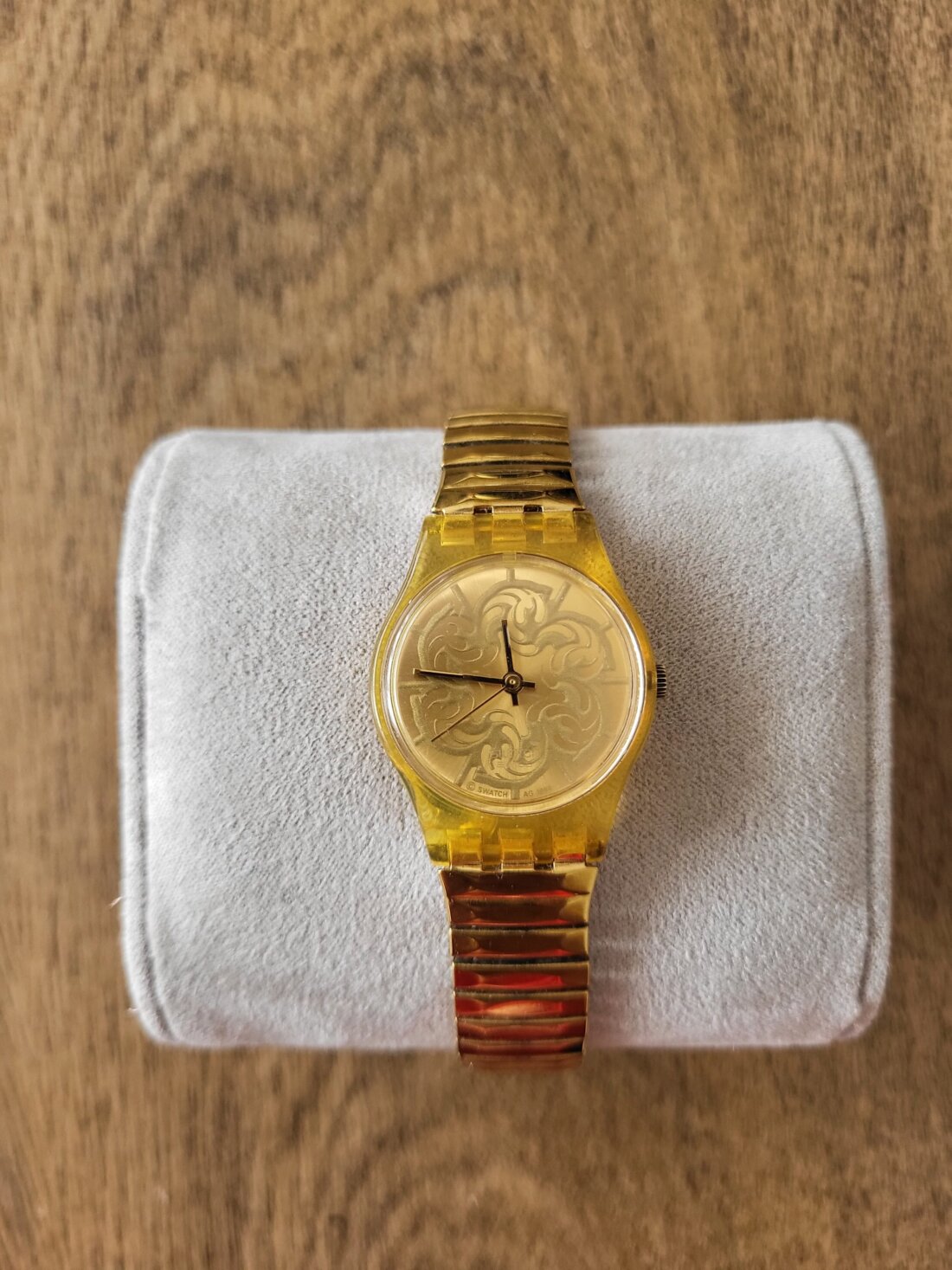 Hodinky Swatch Lady Barochetto (zlaté, švajčiarske) – Obrázok 3