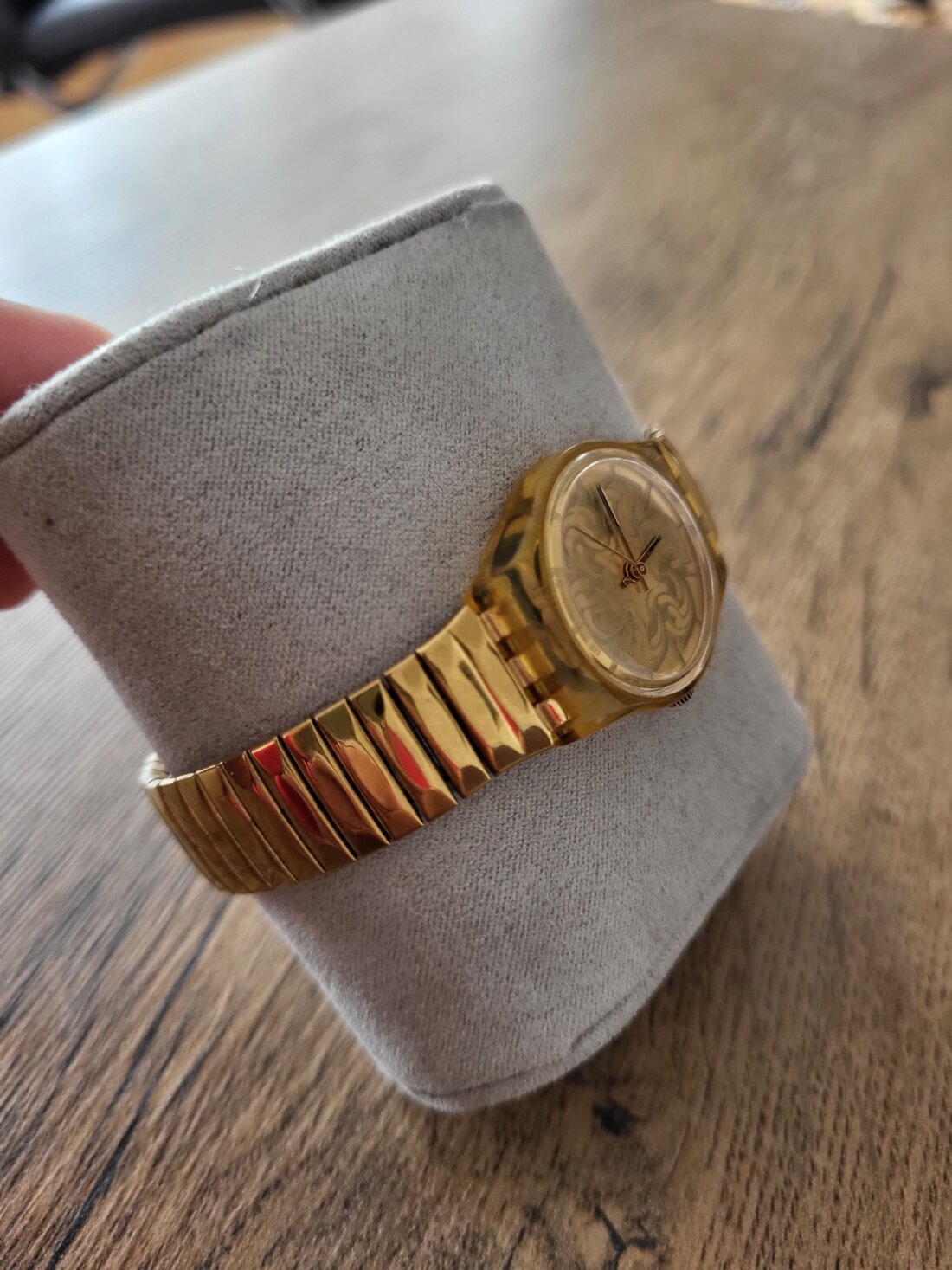 Hodinky Swatch Lady Barochetto (zlaté, švajčiarske) – Obrázok 7