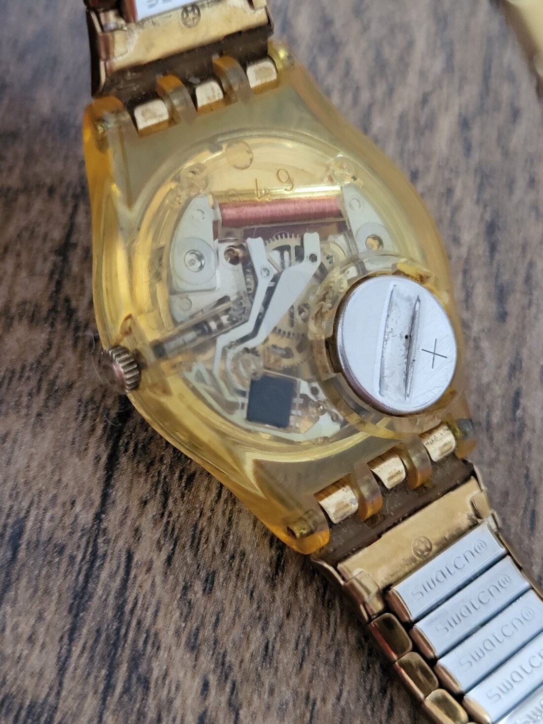Hodinky Swatch Lady Barochetto (zlaté, švajčiarske) – Obrázok 5