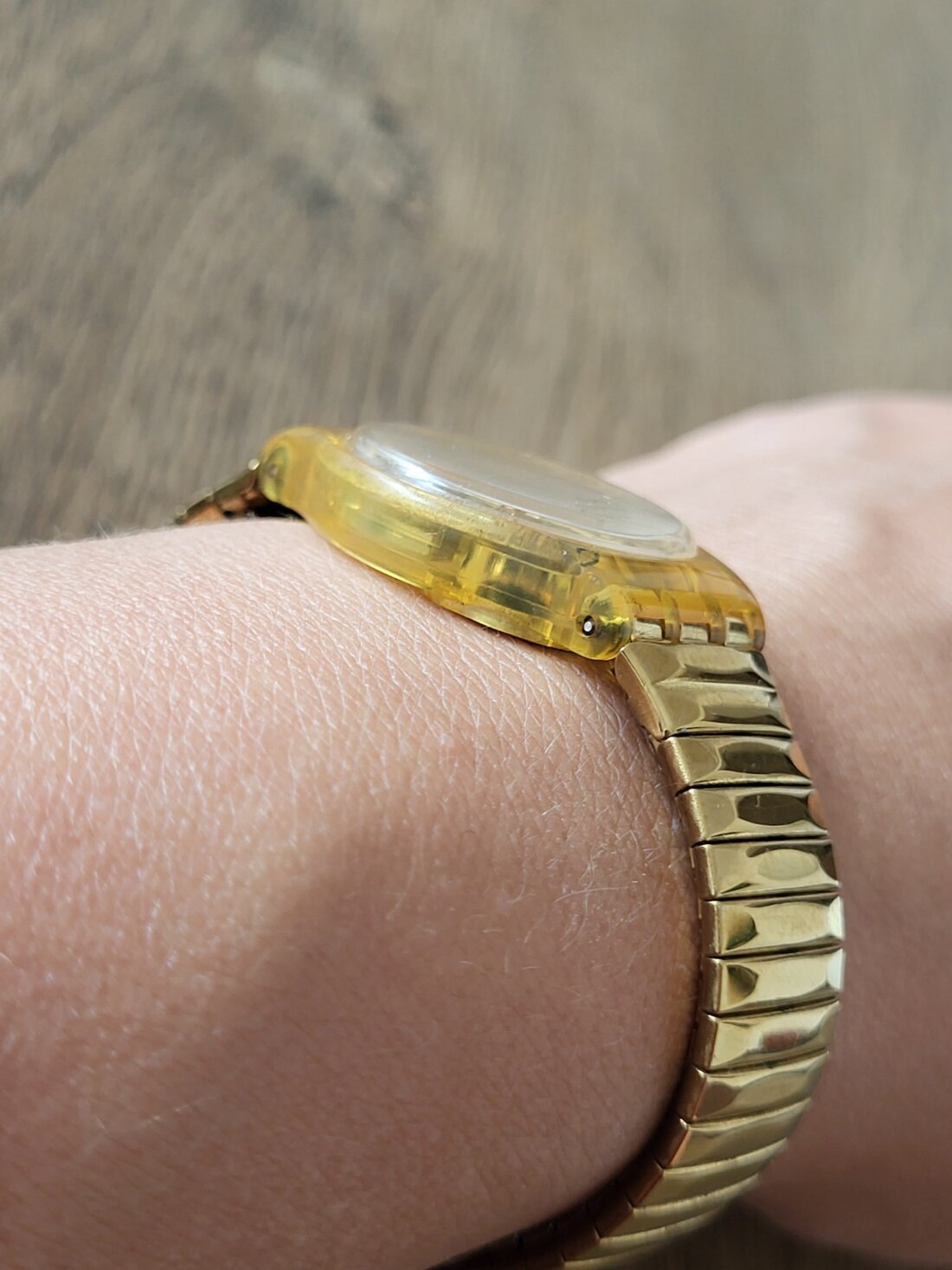 Hodinky Swatch Lady Barochetto (zlaté, švajčiarske) – Obrázok 4