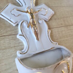 Náhľad Starožitná porcelánová kropelnička / svätenička – Ukrižovaný Ježiš Kristus