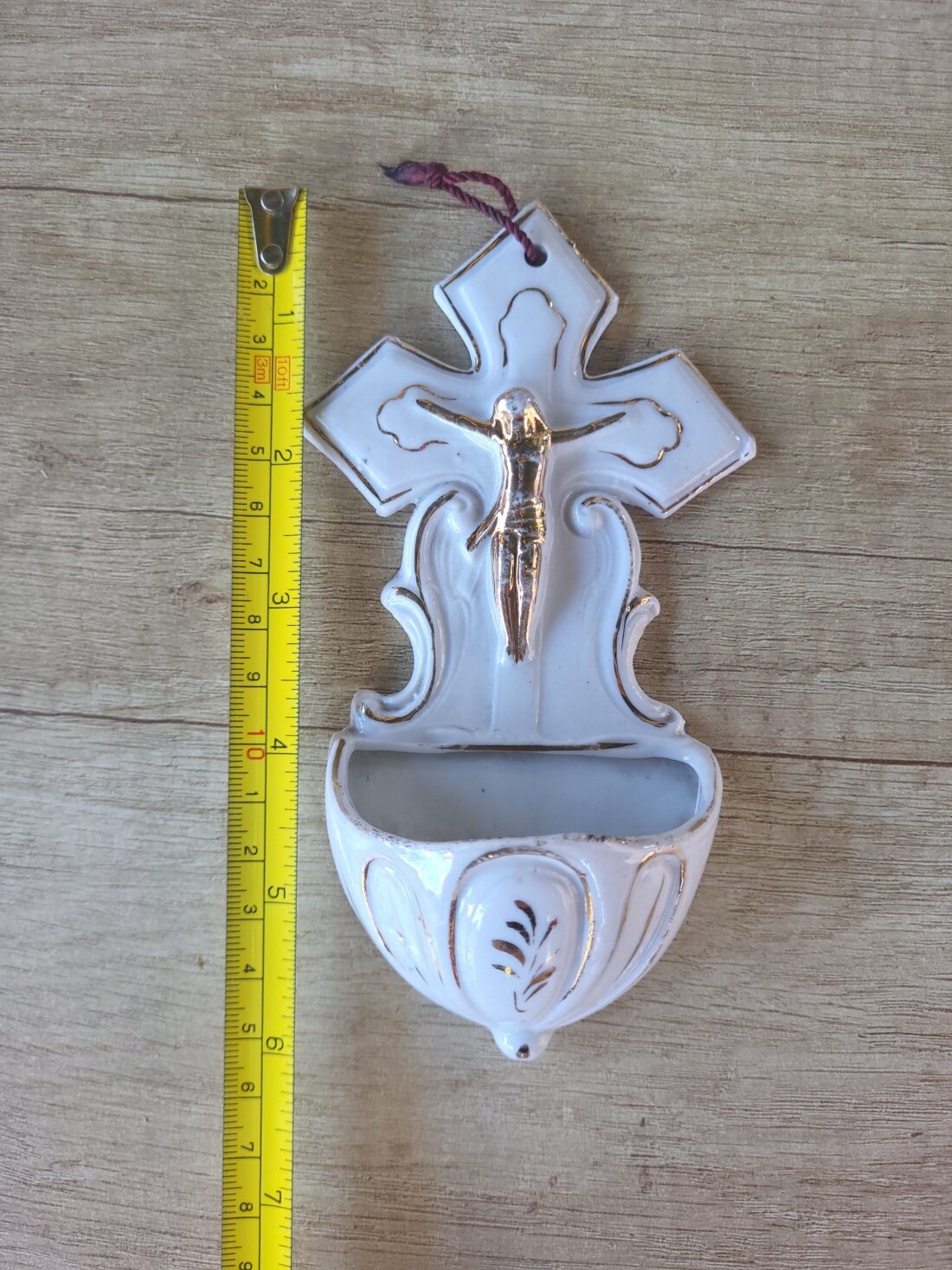 Starožitná porcelánová kropelnička / svätenička – Ukrižovaný Ježiš Kristus – Obrázok 5