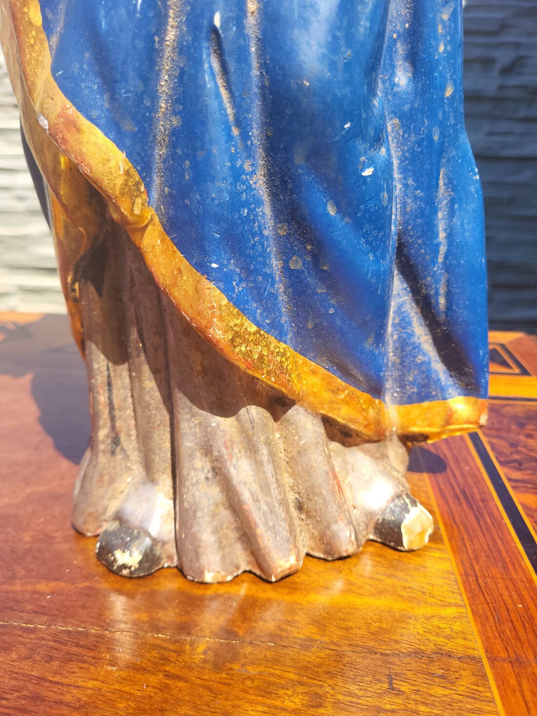 Starožitná drevená sakrálna socha – Panna Mária / Madona (pôvodná polychrómia) – Obrázok 4