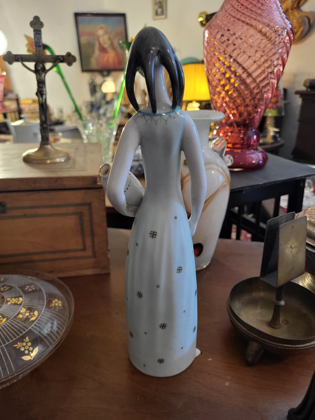 Retro porcelánová soška Hollóháza – Dievča s krčahom – Obrázok 3