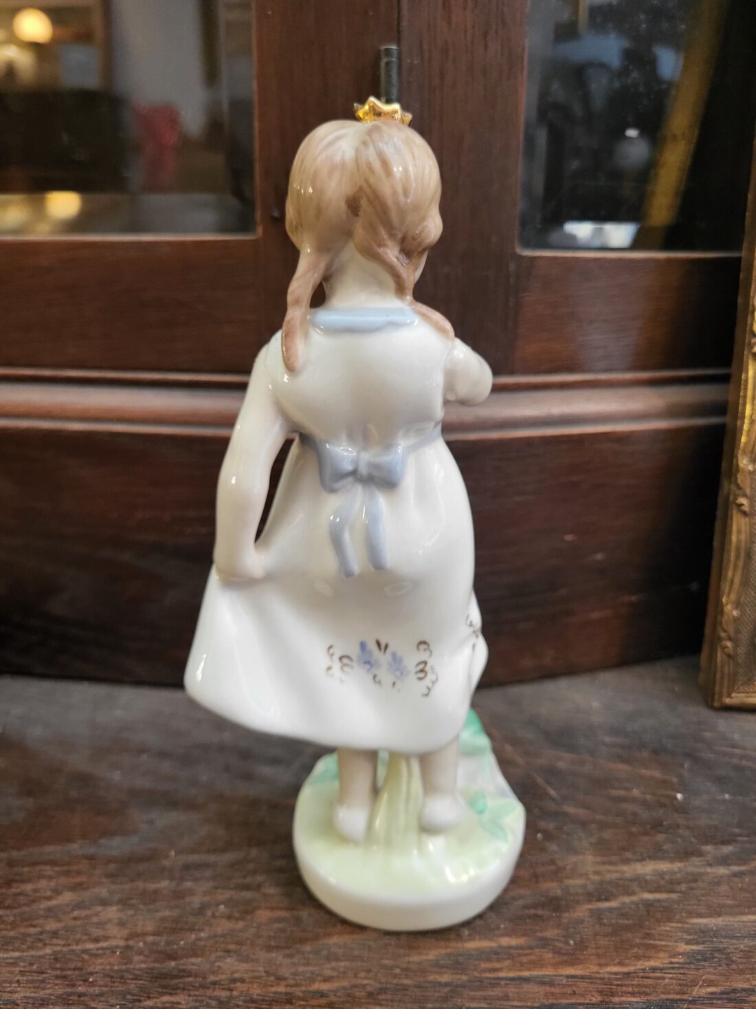 Porcelánová soška Royal Dux – Princezná a žaba (E. Strobach) – Obrázok 2