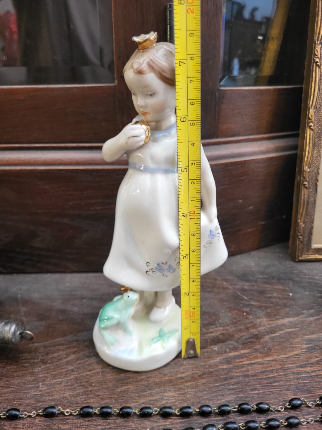 Porcelánová soška Royal Dux – Princezná a žaba (E. Strobach) – Obrázok 5