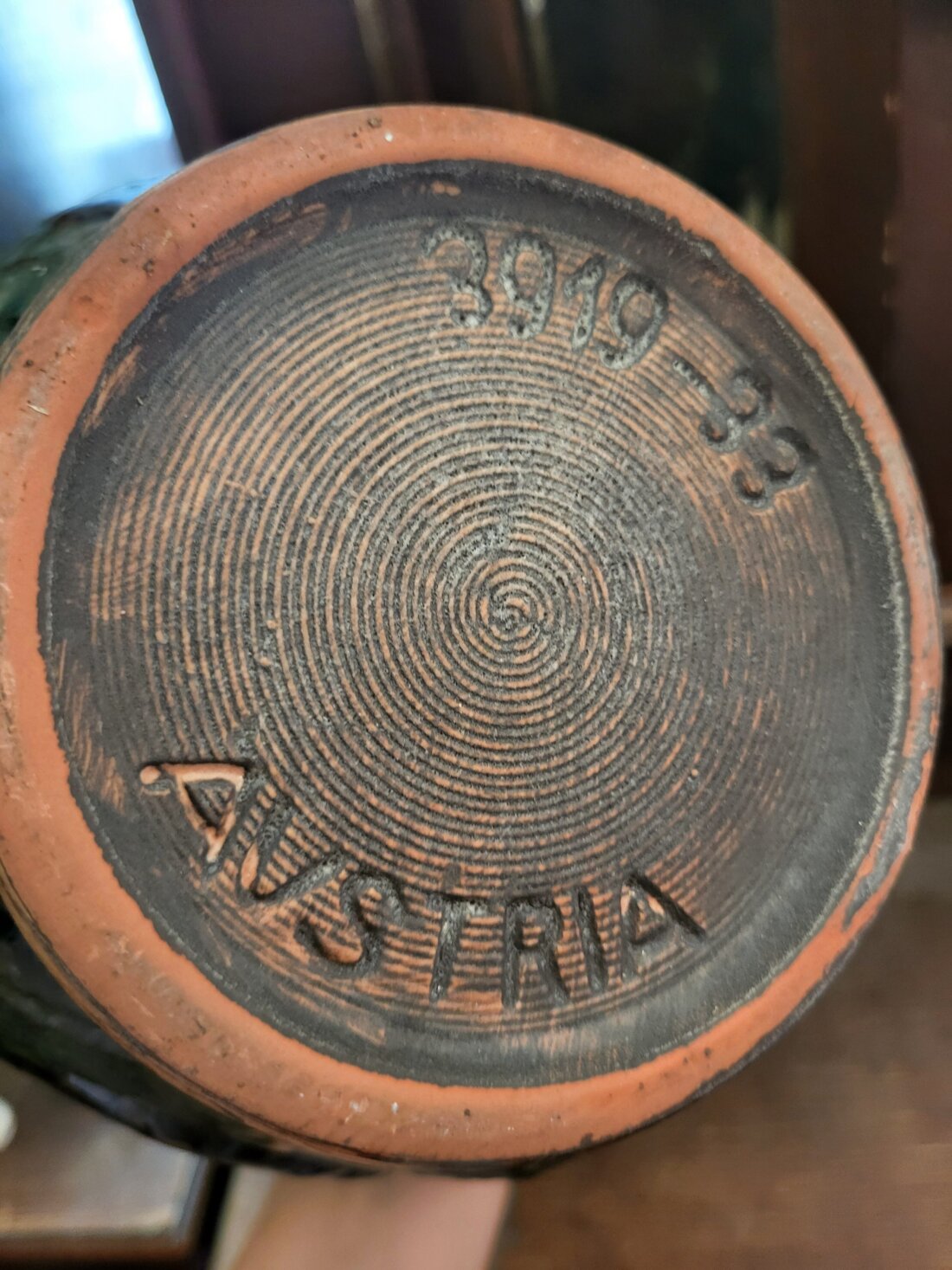 Starožitná secesná váza – Rakúsko (cca 1900), reliéfny medailón – Obrázok 2