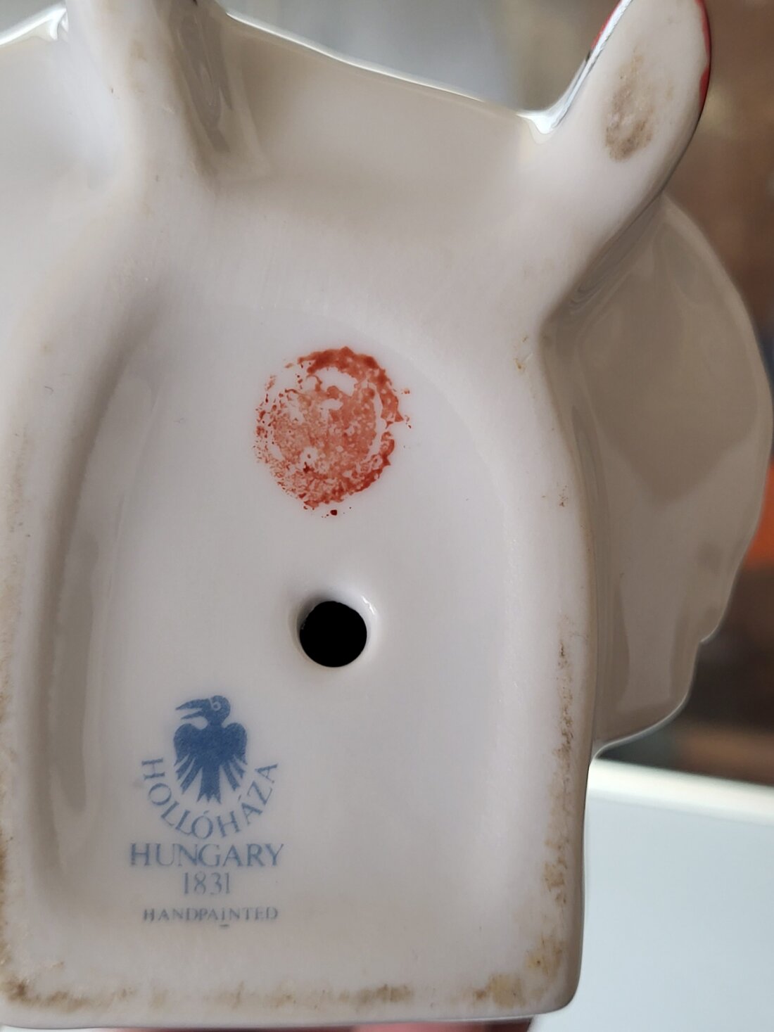 Porcelánová soška „Vyšívajúce dievča“ - Hollóházi – Obrázok 3