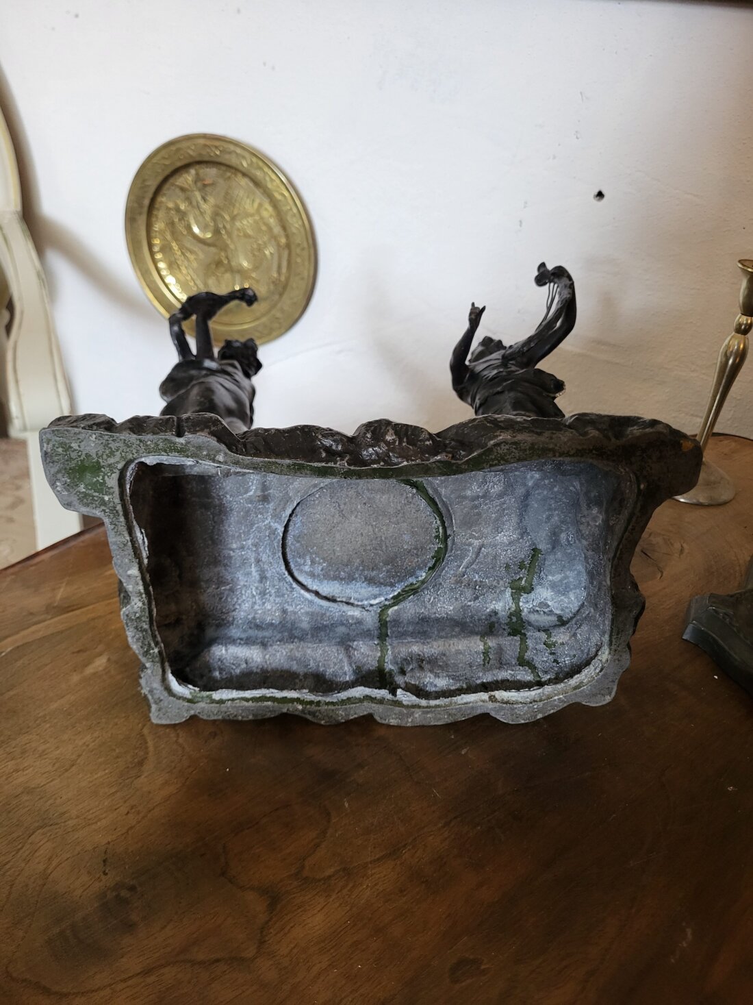 Starožitný figurálny stojan / atramentár – Hudobník a tanečnica – Obrázok 8