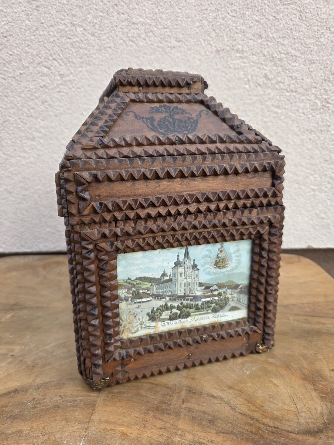 👑 Starožitná šperkovnica Viedeň – ručná rezba Tramp Art (cca 1900) – Obrázok 6