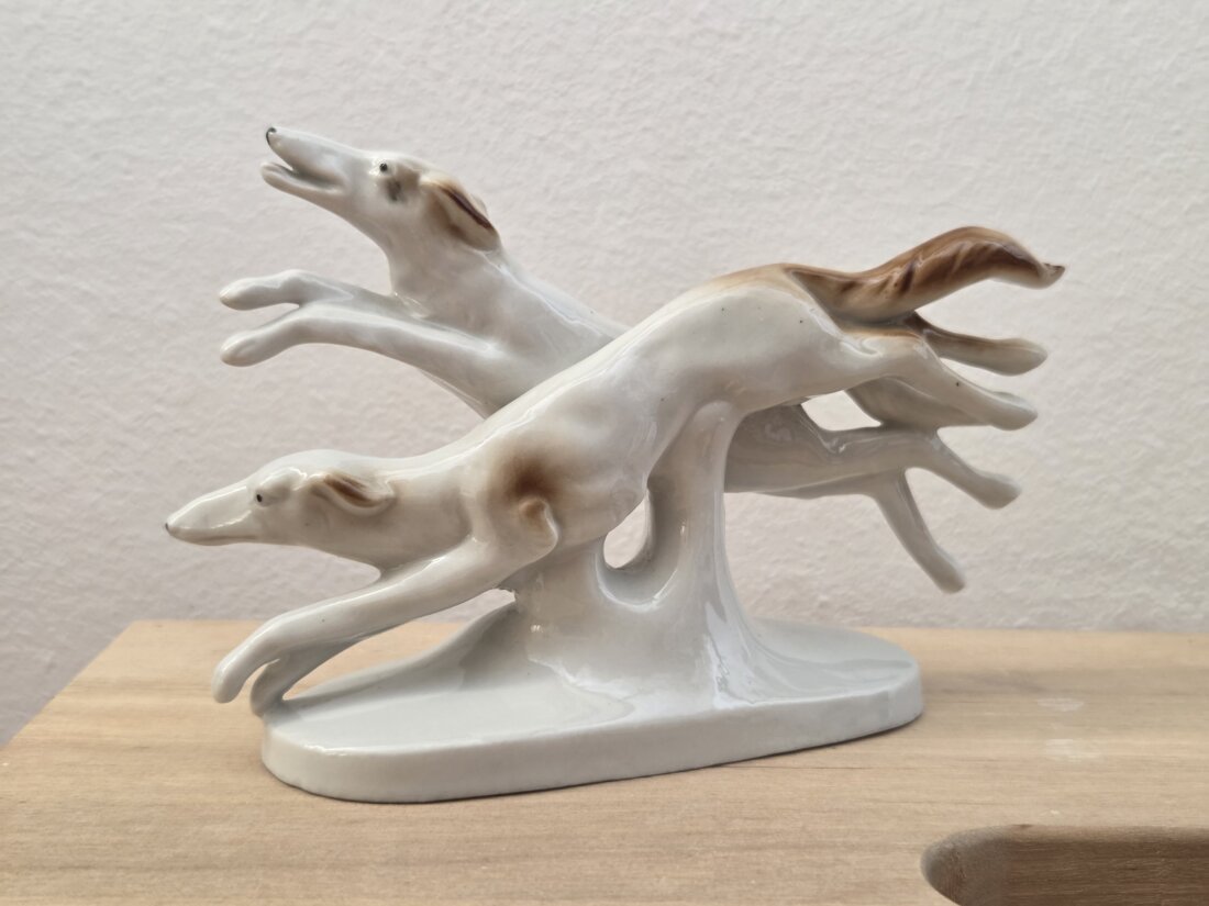 Značená retro porcelánová soška – Bežiace chrty Barzoje (Gräfenthal, Nemecko) – Obrázok 4
