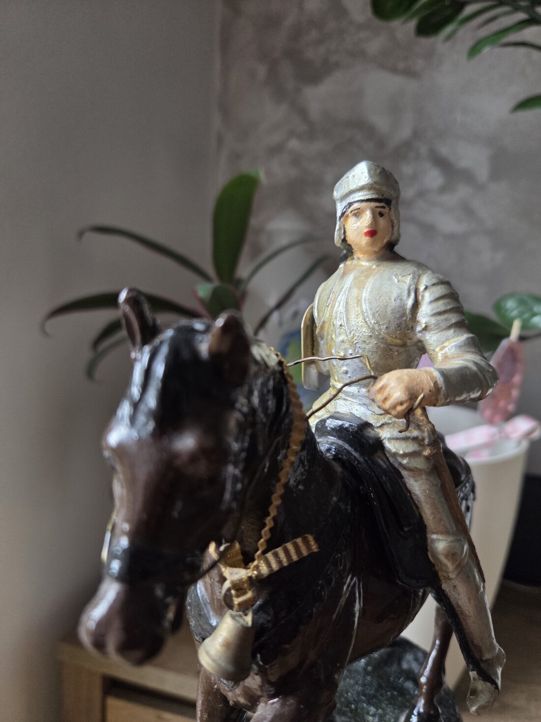⏳ Starožitné krbové hodiny s jazdcom na koni – elegantný historický kúsok – Obrázok 6