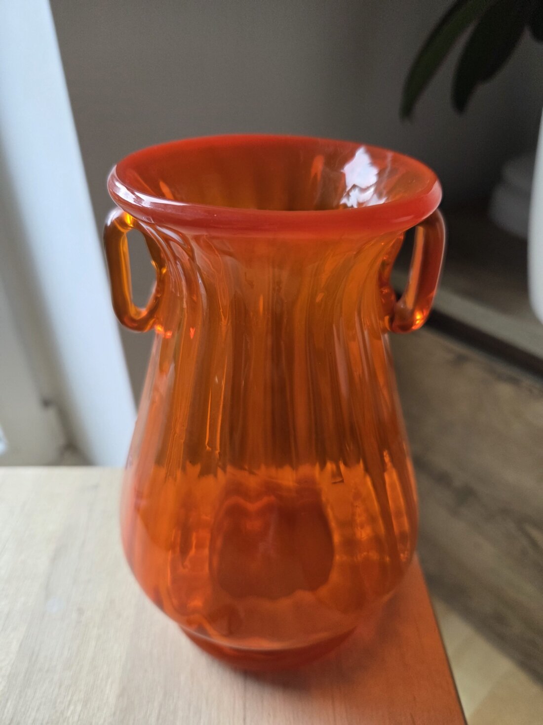🍊 Zberateľská retro váza s uškami – Krakovský inštitút skla (70. roky) – Obrázok 2