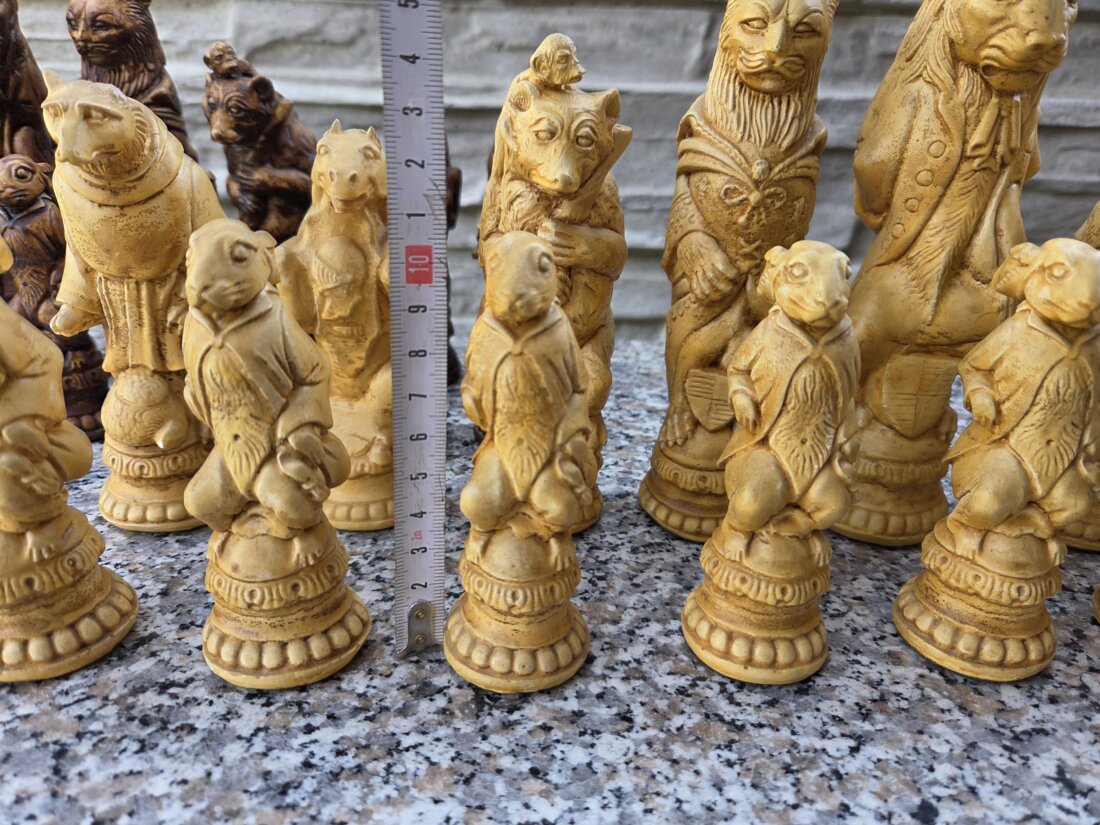 👑 Luxusný zberateľský šach – Zvieracie stredoveké kráľovstvo (Reynard the Fox) – Obrázok 10